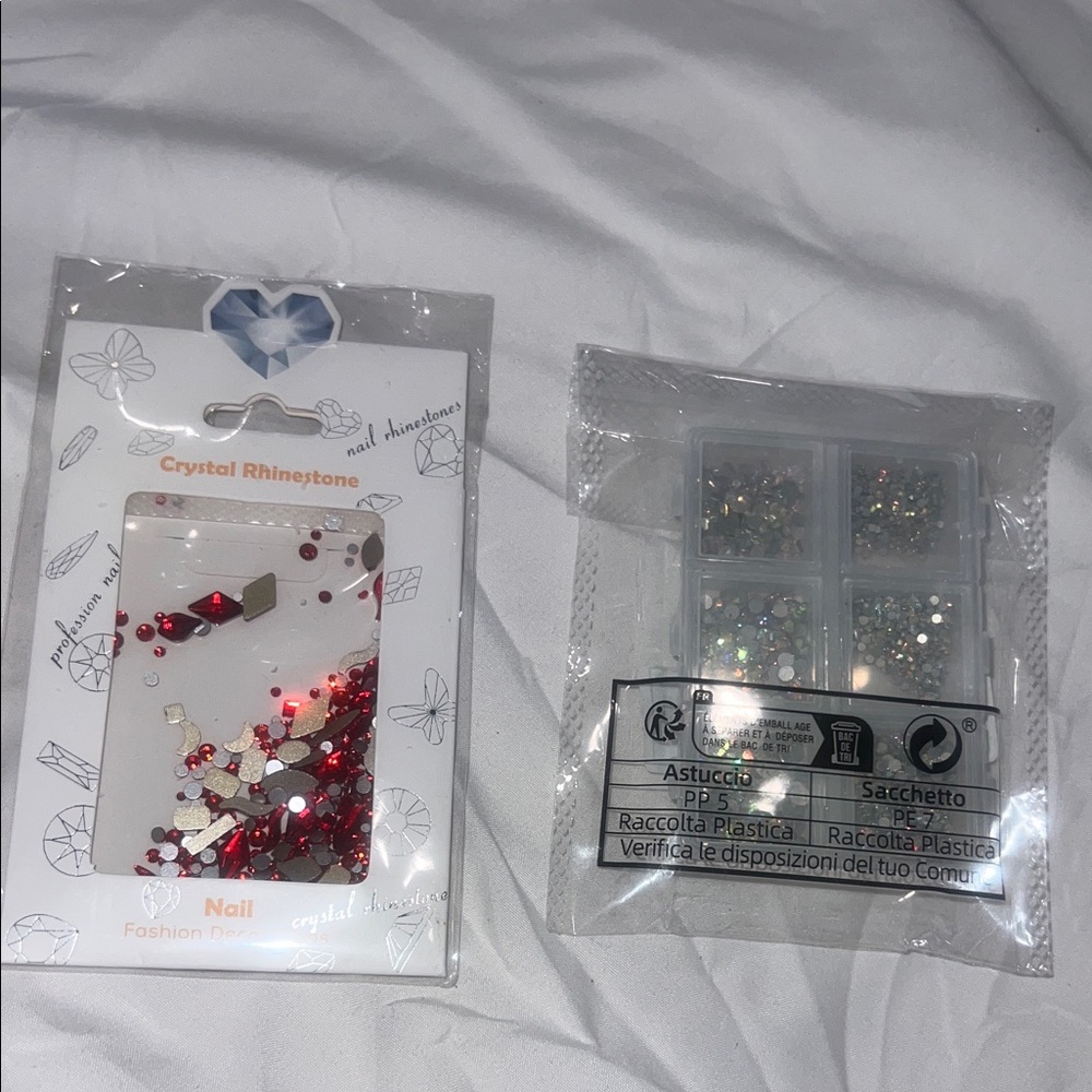 Nail crystal gems red and iredesceint